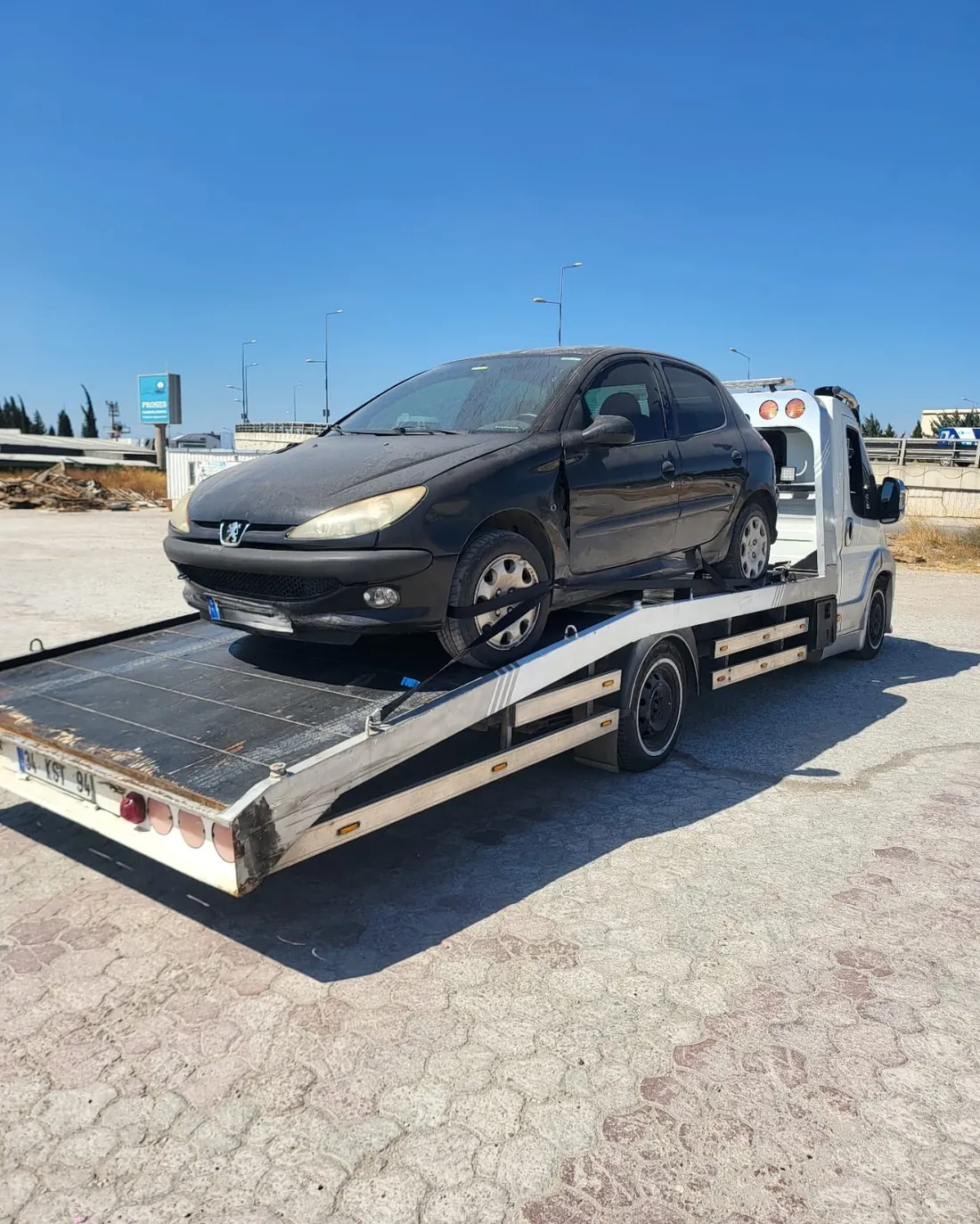 Belek ve Kadriye bölgesinde otomobil taşıyan Antalyaat24 oto çekici