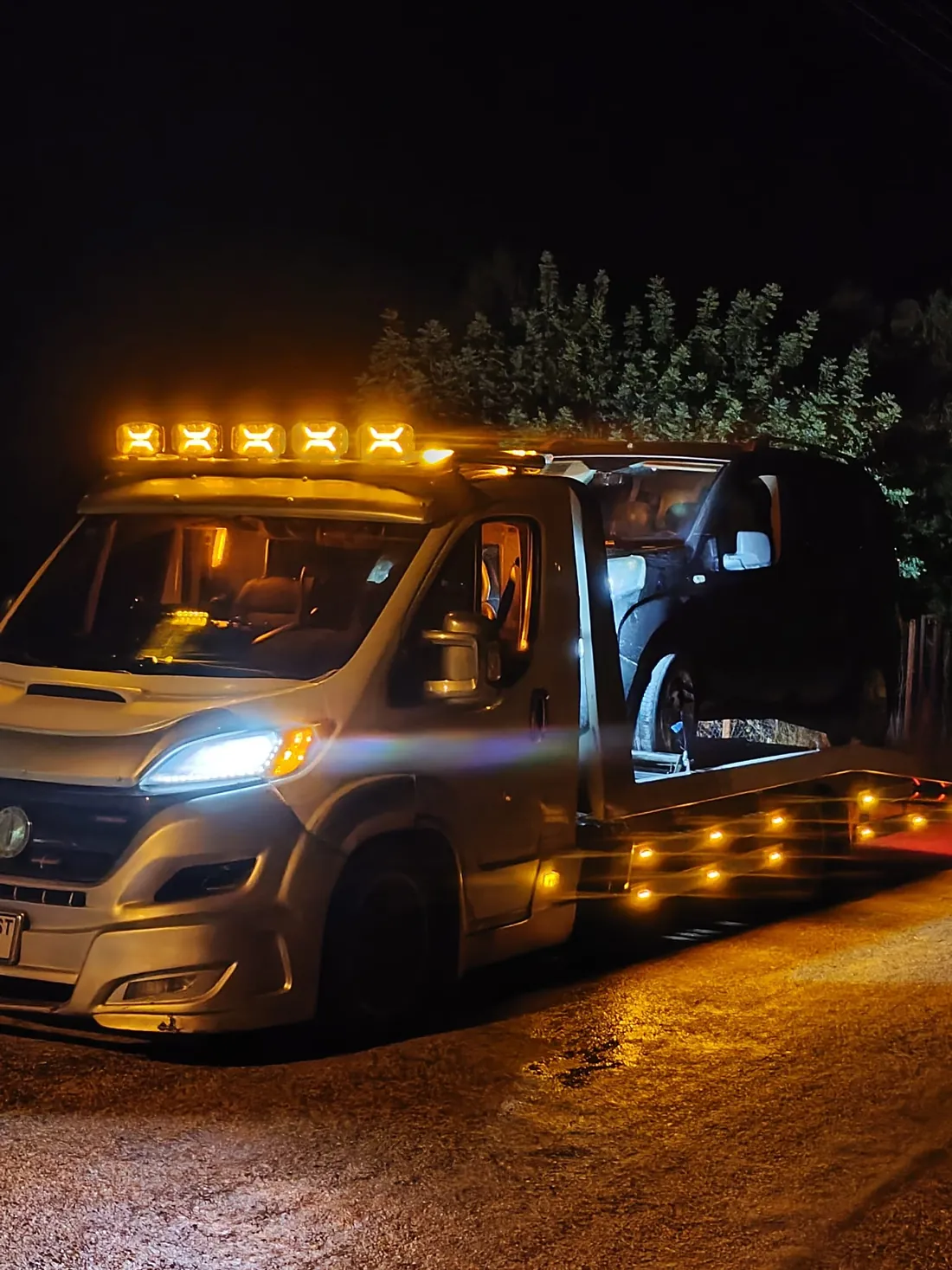 Varsak oto çekici: çekici aracı